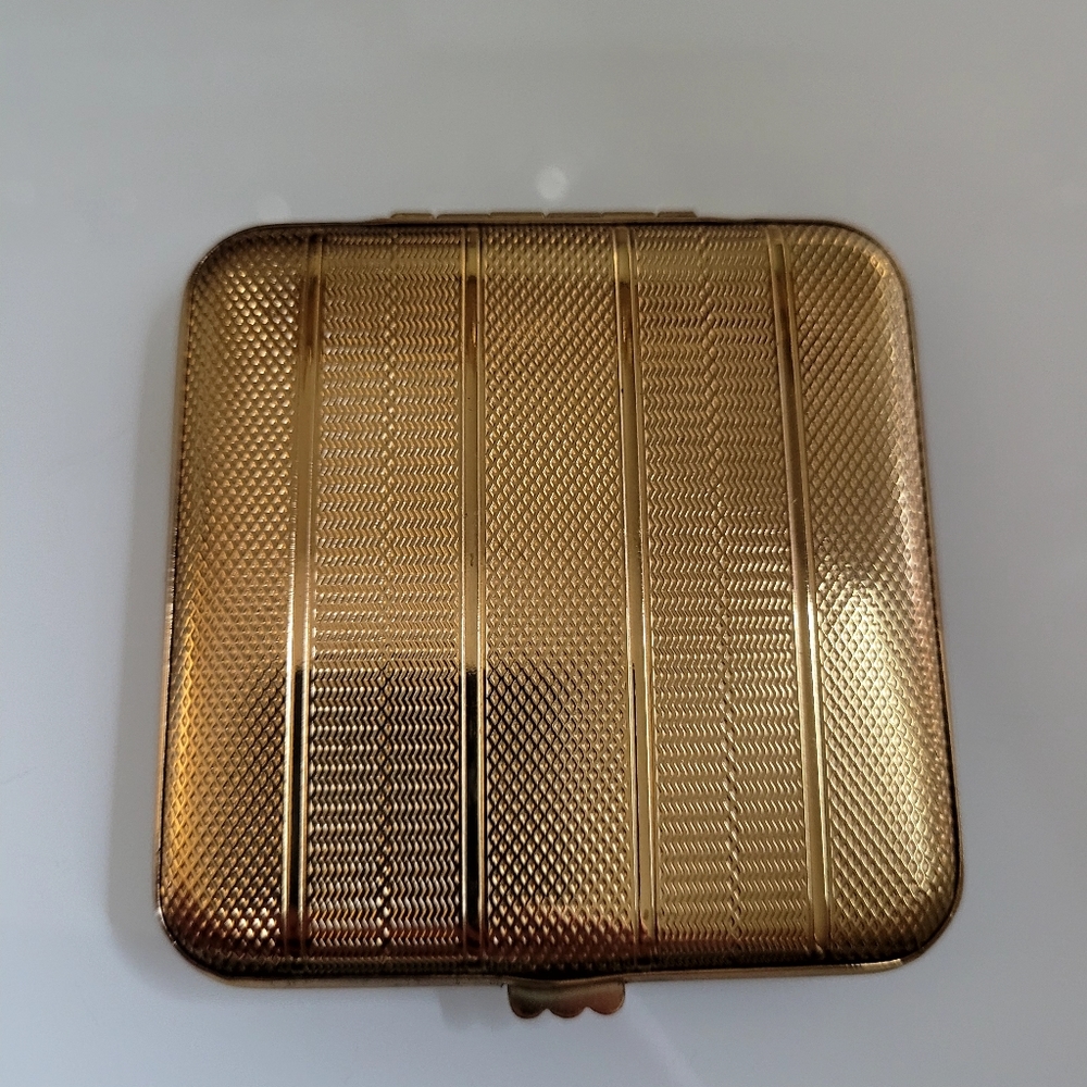 Gwenda Powder Compact - Picture 2 of 10